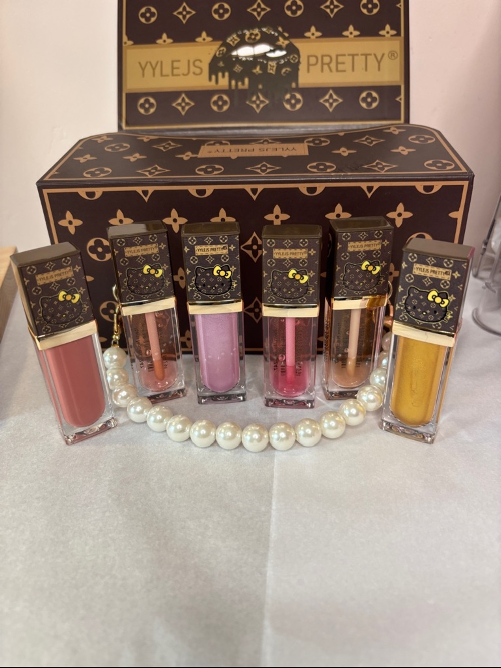 Hello Kitty-24 Lip Gloss Set in Brown